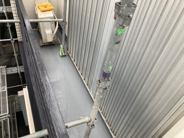 東京都新宿区北新宿にてベランダ防水　ＦＲＰ塗り替え工事
