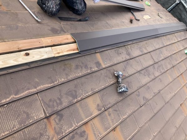 東京都調布市にて屋根の板金の修理